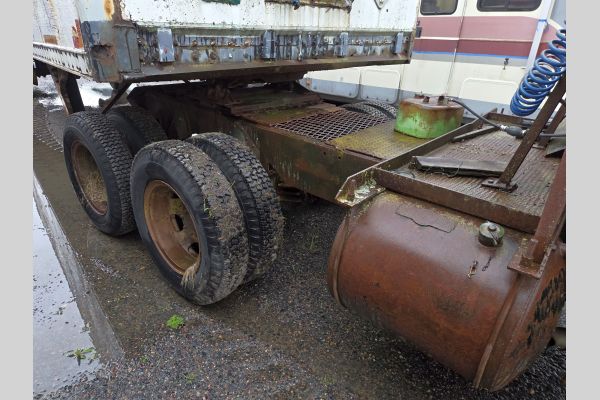 Auction listing photo
