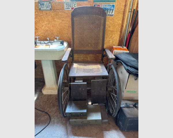 auction image