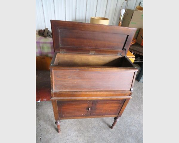 auction image