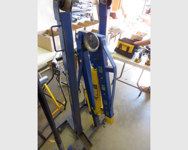 auction image
