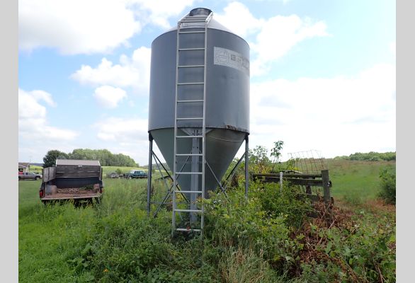 Auction listing photo